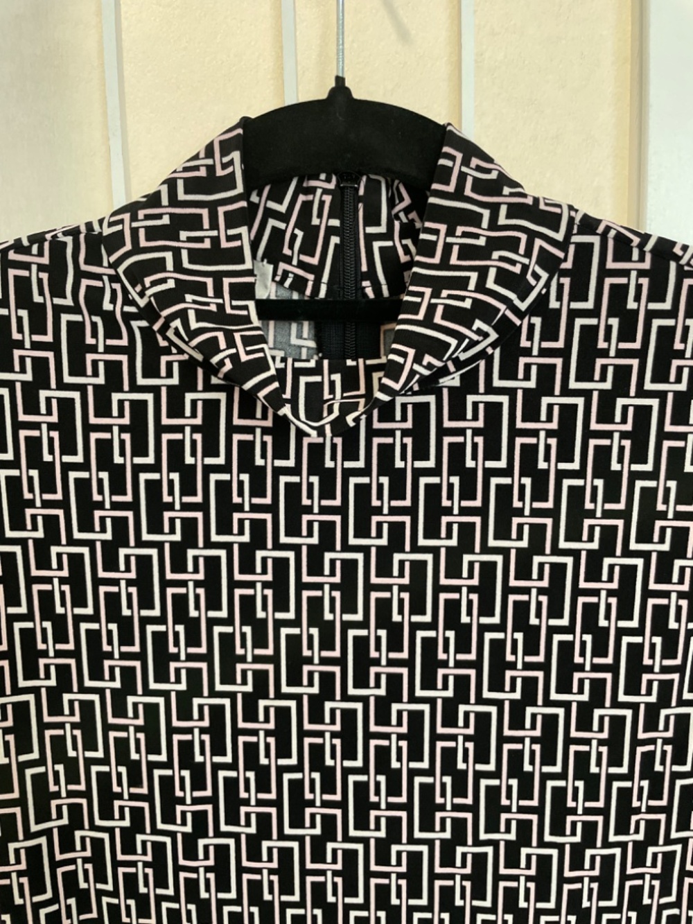 Anne Klein sleeveless blouse mock neck black light pink